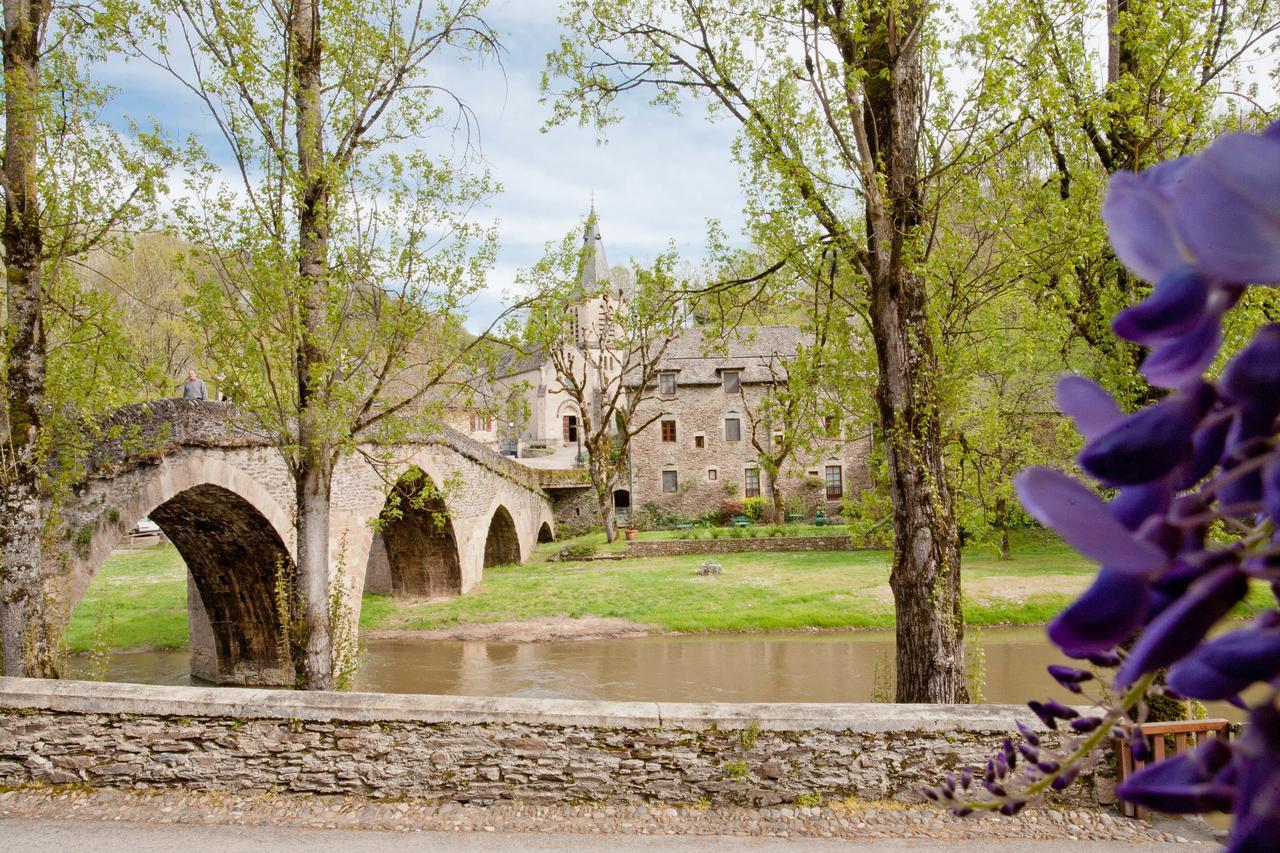 Le Vieux Pont Hotel Belcastel  ภายนอก รูปภาพ