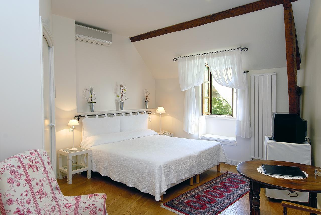 Le Vieux Pont Hotel Belcastel  ภายนอก รูปภาพ