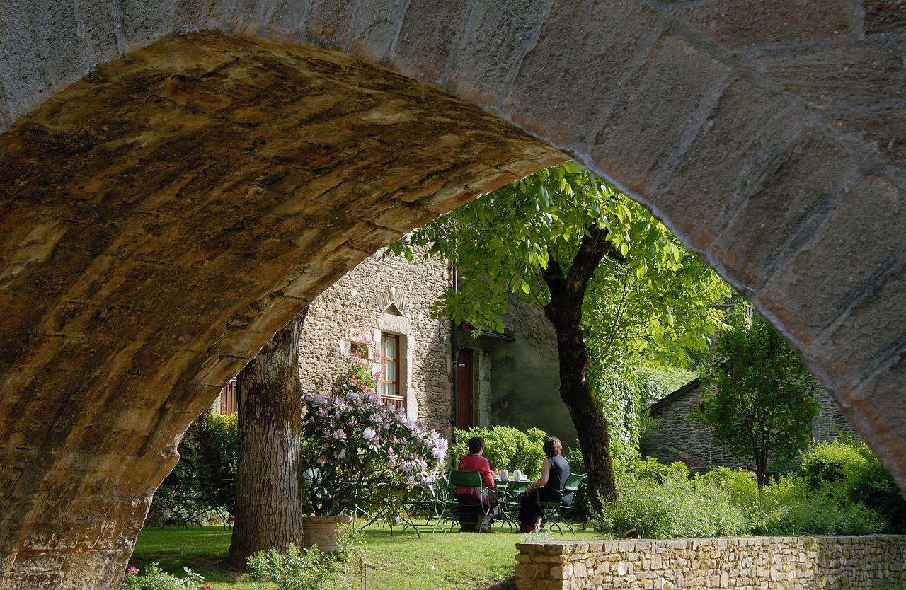 Le Vieux Pont Hotel Belcastel  ภายนอก รูปภาพ